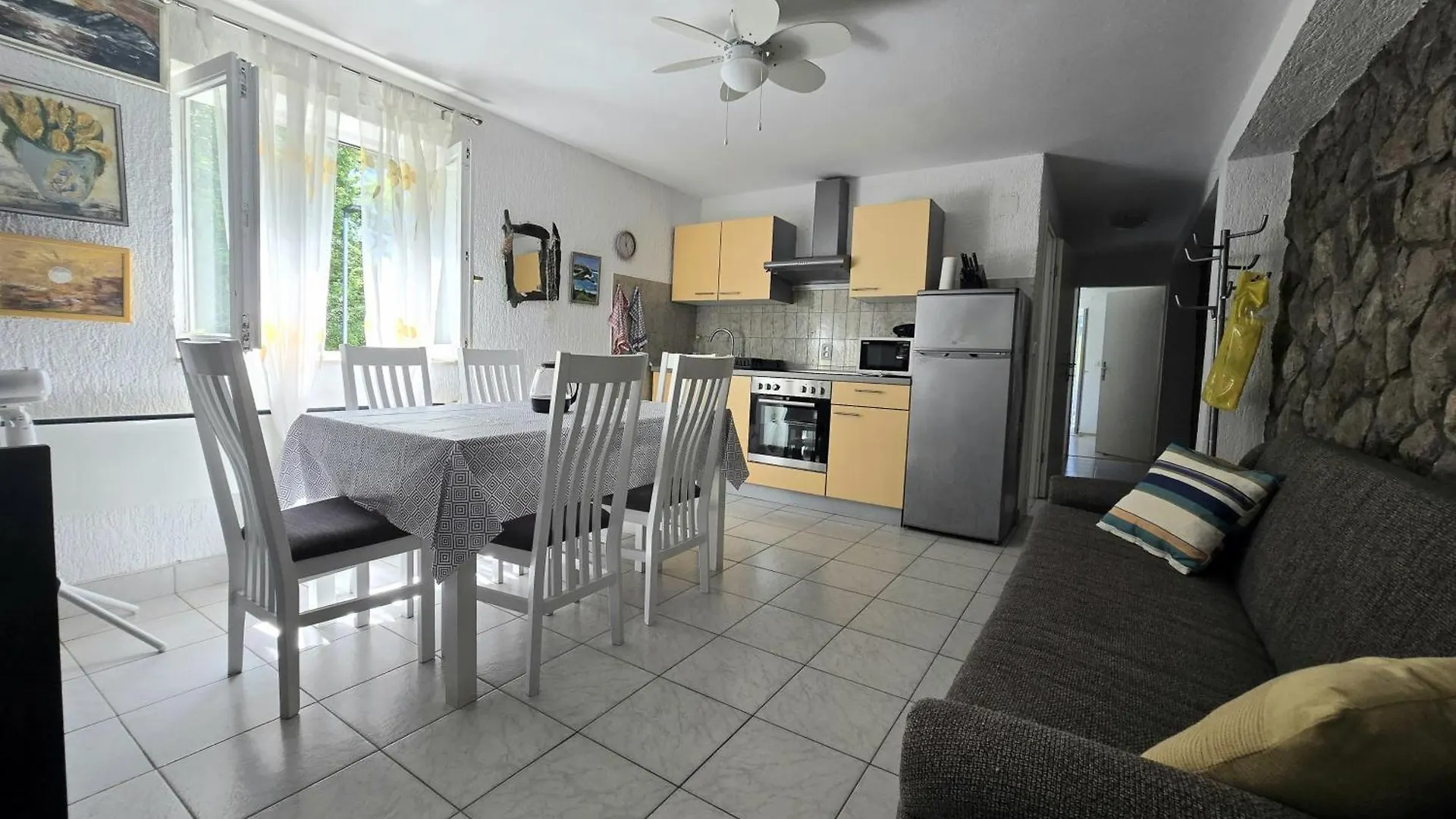 Apartmani Inka Njivice 0*,  Croatia